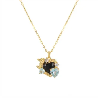 Collier Pendentif Cœur Noir et Cœurs Ajourés Doré