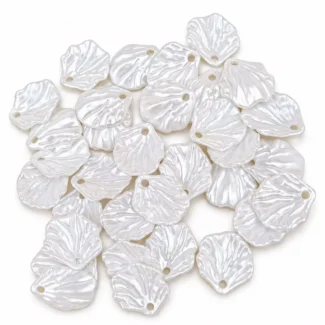 Pendentifs / breloques pétale de fleur texturé blanc nacré