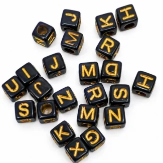 Perles d'alphabet cubiques noires à lettres dorées