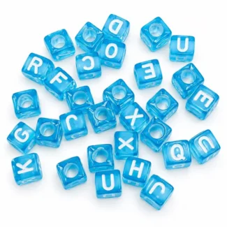 Perles d'alphabet cubiques bleu transparent à lettres blanches