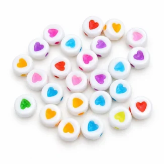 Perles rondes blanches à motif cœur coloré